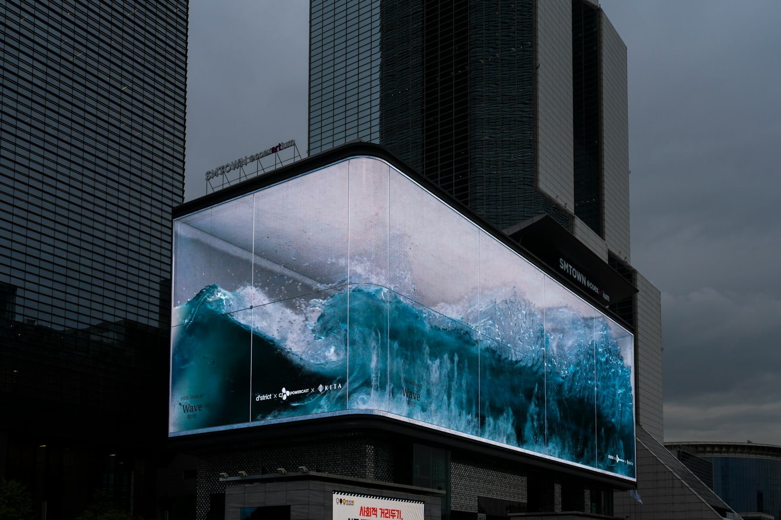 black flat screen computer monitor